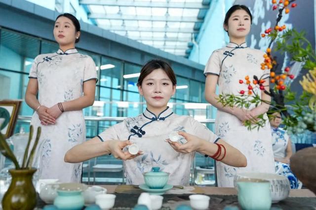 “血脉觉醒”,传统文化成了“顶流”