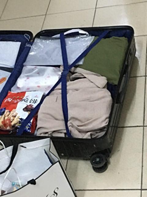 开学装备变迁：70后扛铺盖，00后带电脑，26届背两万账单