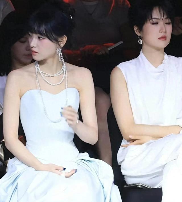 姚安娜同框碾压黄灿灿?一张抓拍图,撕开了娱乐圈最扎心的真相