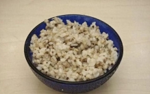 防肠癌的“黄金食物”找到了！研究：每天吃够这个数，肠癌风险降一半