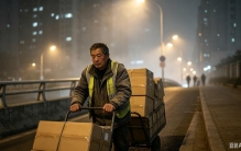 世界上最无耻的事，就是把穷人的辛苦和苦难包装成励志故事