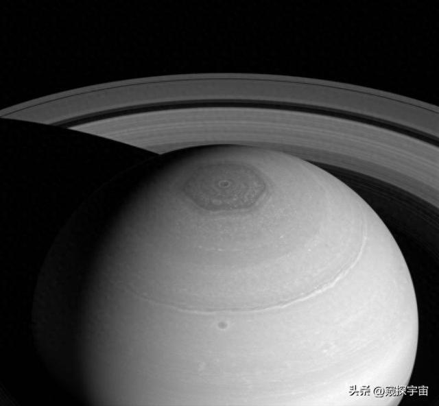 不可思议!天文学家在土星南极发现巨大十边形图案