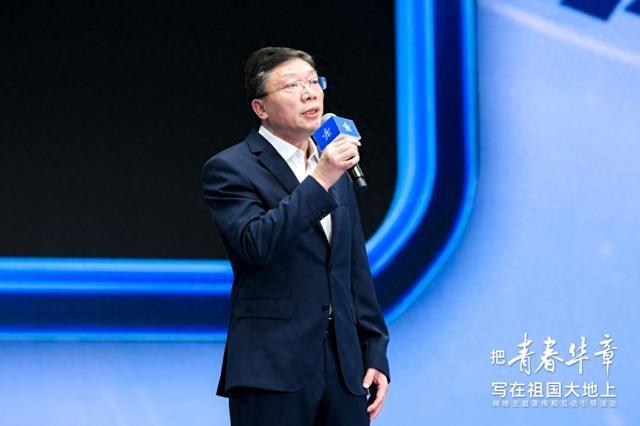 向新之翼丨面对青年学子,中科大校长常进为何送出三件信物