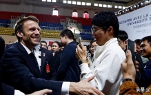扛不住了？世界第三经济大国，倒向中国，去年近1.8万家公司破产