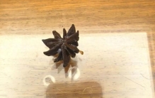 女子买的“八角”数出13个角，竟有剧毒！厨房里如有这些快扔掉