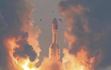 出大事了！全球最大固体火箭，竟从东海海面发射，画面太震撼！