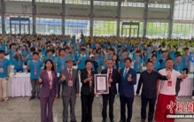 酒博会现场千余人同台调制鸡尾酒刷新吉尼斯世界纪录