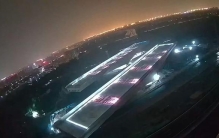 世界最大规模！刷新三项世界纪录 8.6万吨巨无霸跨越公铁双线