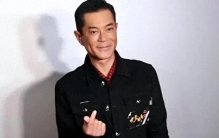 人前星光万丈，人后负债累累！古天乐，娱乐圈最傻的坚守者