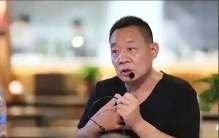 富士康早就骂翻了！同样是四年不续签，到胖东来却是“培养人才”