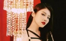 从“乳神”到当红女星，王晶用3年都没捧红，却被沈腾意外捧火