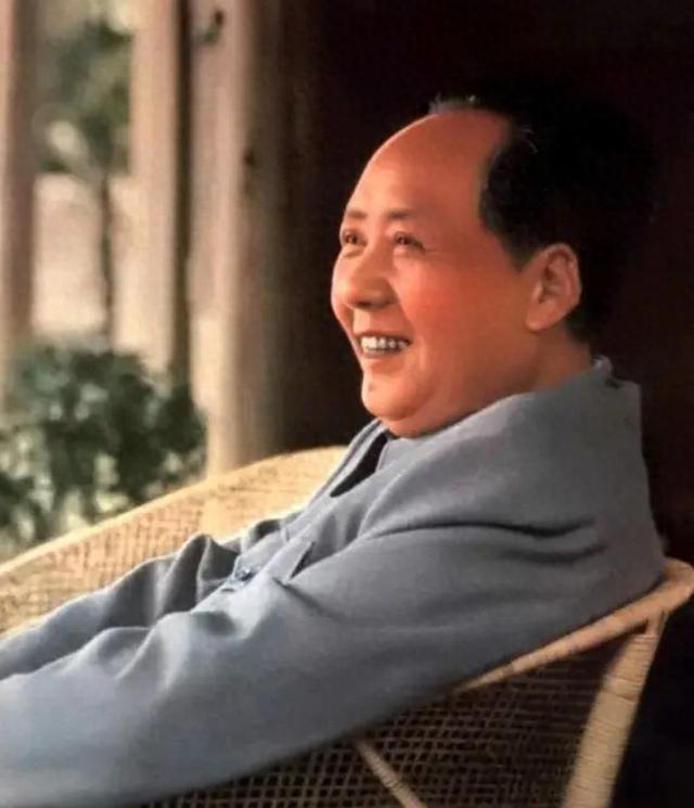 3万人被40万人围成铁桶,毛主席却说,别慌,咱来指挥敌人跑步