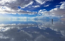 世界最大的"天空之镜"：在乌尤尼盐沼，天与地只有几厘米之隔