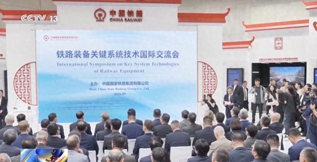 “全球最快高铁”CR450动车组模拟驾驶舱亮相柏林