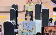 全球最大陆路单体口岸皇岗口岸今晨开通 ，首名旅客20秒完成刷证通关