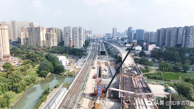 50分钟从成都飙到重庆,这条全球最快高铁为何让沿线居民又爱又恨
