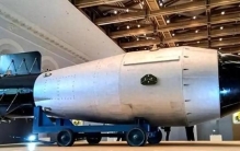 不许中国超过！美国逼我们"自废武功"？外交部一句话给全球提了醒