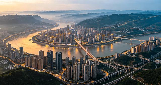 世界市域人口最大城市在中国，面积人口太大，常被当成省份