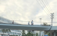 海甸岛人不爱出岛，岛外人不想进岛：一条江隔出的商业闭环