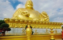 弥勒锦屏山：1999级台阶上去，接见世界上最大的笑佛