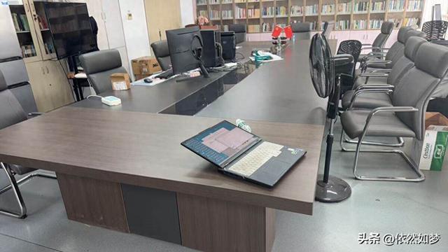 公司破产，居然卖桌子！6米会议桌两人5元一档抢93轮！646元成交