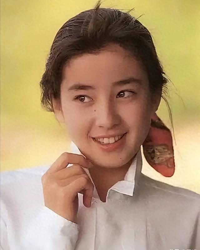14岁被送上导演的床,18岁拍全裸写真,被操控半生,如今怎样了?