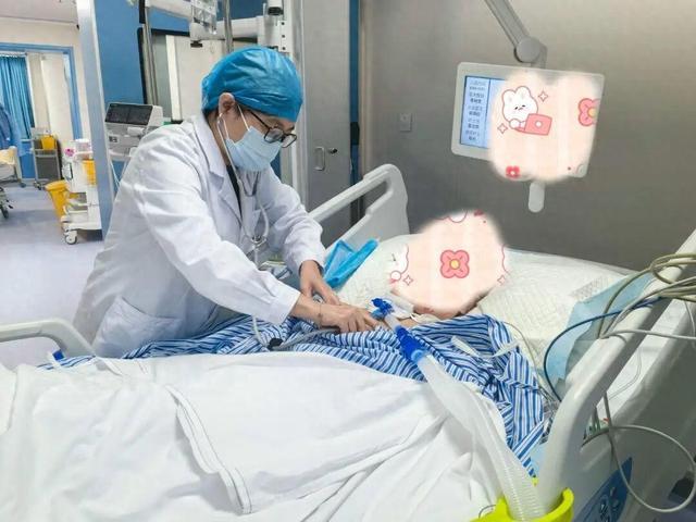 31岁男子连吃一大把鸡翅躺进ICU:以为是急性胃肠炎,突然睁不开眼、抬不起头,只能靠呼吸机维持体征;警惕:出现这些信号别在家等