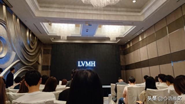被人嘲讽乡巴佬!他白手起家造出千亿奢侈品帝国,LV真正对手